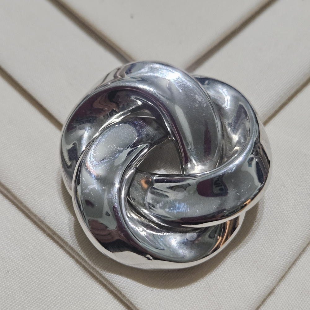Elegant Silver Knot Scarf Clip